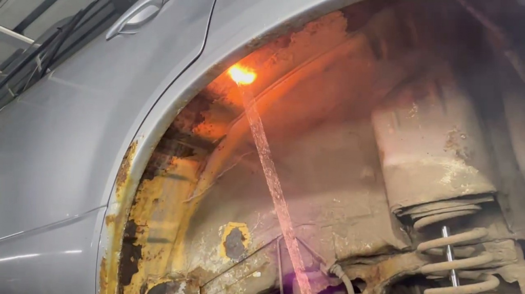 Лазерная очистка кузова автомобиля от ржавчины